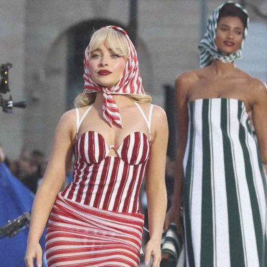 מה זה ווג וורלד? על מופע האופנה הענק שסגר את רחובות פריז