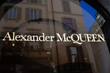 מותג האופנה אלכסנדר מקווין נחשד בהעלמת מס בעשרות מיליונים