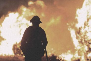 עסקים נשרפו עד היסוד - תעשיית האופנה אומדת נזקים עקב שריפות הענק בלוס אנג'לס