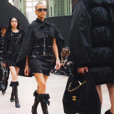 סמלי המותג הפכו למופע המרכזי: ריאליזם נשי בשאנל 