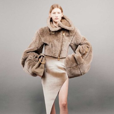 מפרק את הקאובוי: דניאל רוזברי יוצר לבוש מערבי עבור האישה של סקיאפרלי 