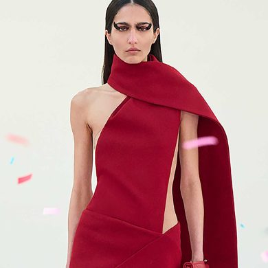 איך יוצרים מינימליזם צורני ועתידני? ויקטוריה בקהאם וקוראז' מובילים את המגמה 