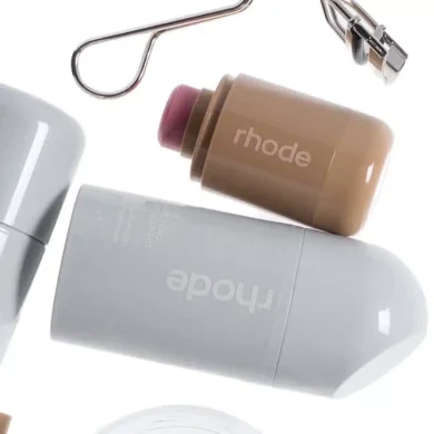 במיליארד דולר? האם היילי ביבר באמת מתכוונת למכור את RHODE 