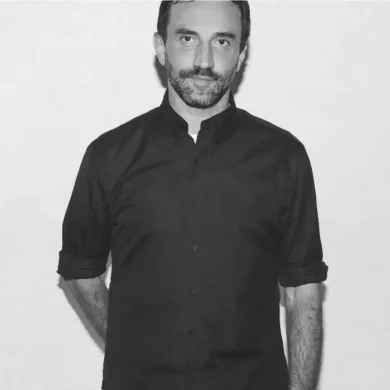 ריקרדו טישי, מעצב העל לשעבר של ז'יבנשי וברברי, מואשם בתקיפה מינית 