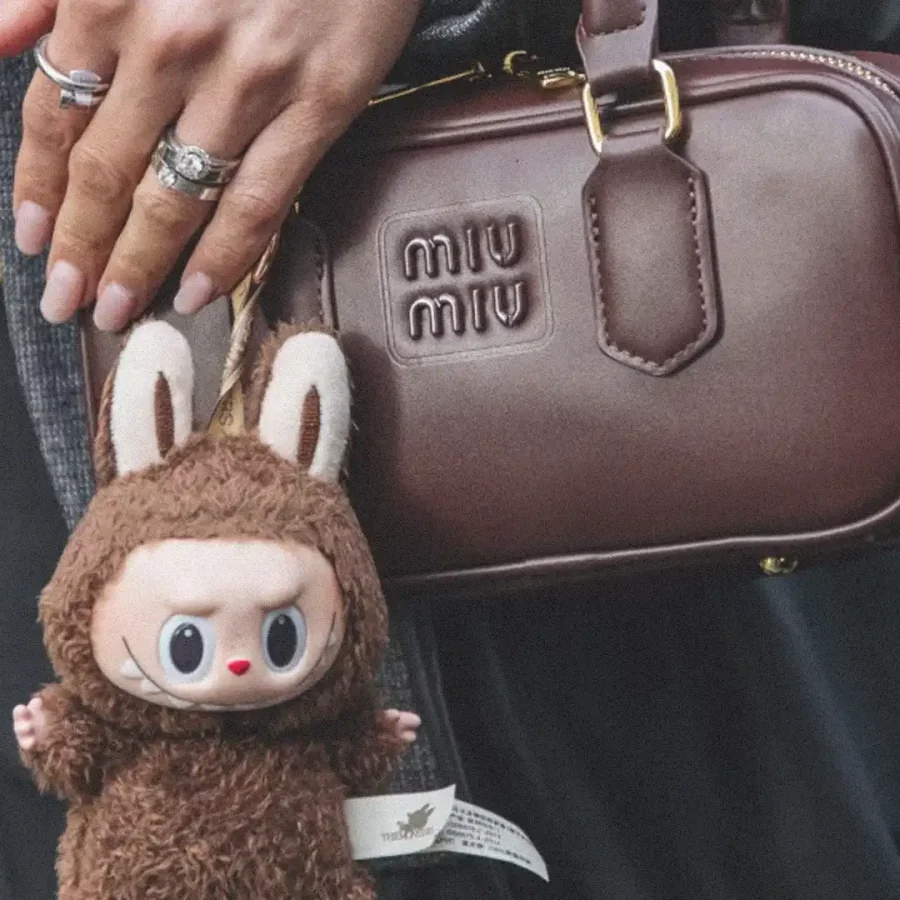 ההצלחה של בובות לאבובו? אפקט הליפסטיק, מיתון ורצון להשתייך