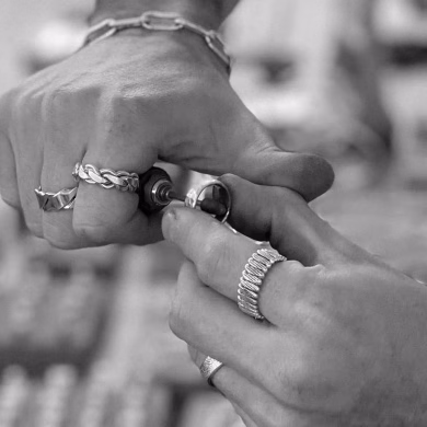 הסגמנט הכי מבוקש כרגע בעולם האופנה? תכשיטים לגברים