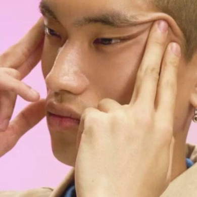 יצרנית השעונים Swatch ניסתה לחזר אחר הסינים ונקלעה לסקנדל גזעני