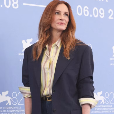 בפסטיבל ונציה דיור וורסצ׳ה חשפו לוקים ראשונים לנשים תחת הקריאטייב דירקטורים החדשים