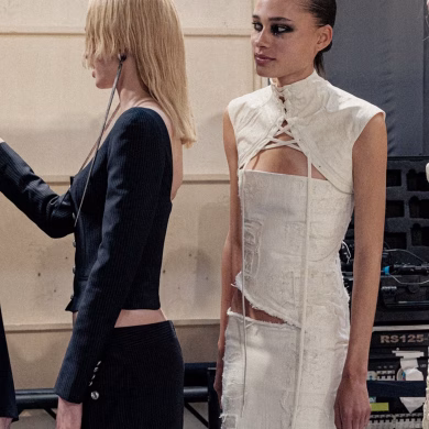 קיצוצים רוחביים בתעשיית האופנה? גל הפיטורים הענק ב-McQueen והמחאה