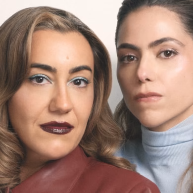 כריסטינה ביאסיס ואלכסיס אדג׳ו-לאקס, Lipstick Lesbians, מציגות את מוצר Leak 001